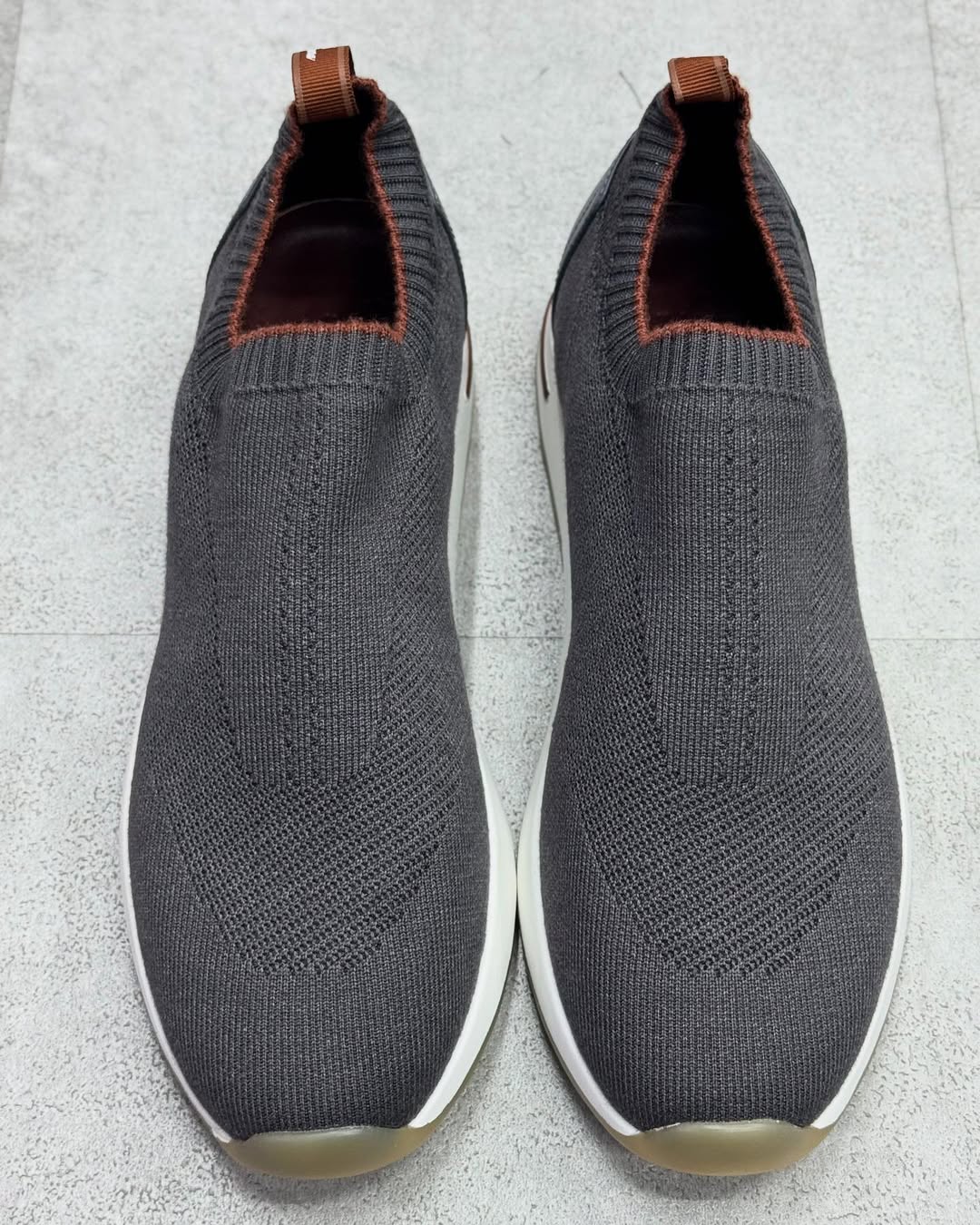 Slip-On Knit Walking Shoes With a Grey Upper and a White Sole