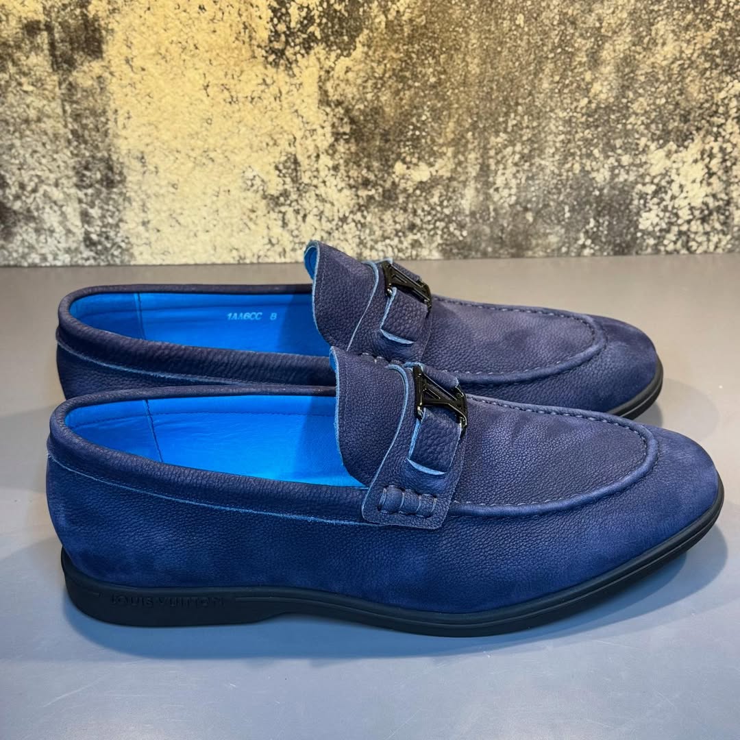 Louis Vuitton Major Loafer in blue suede