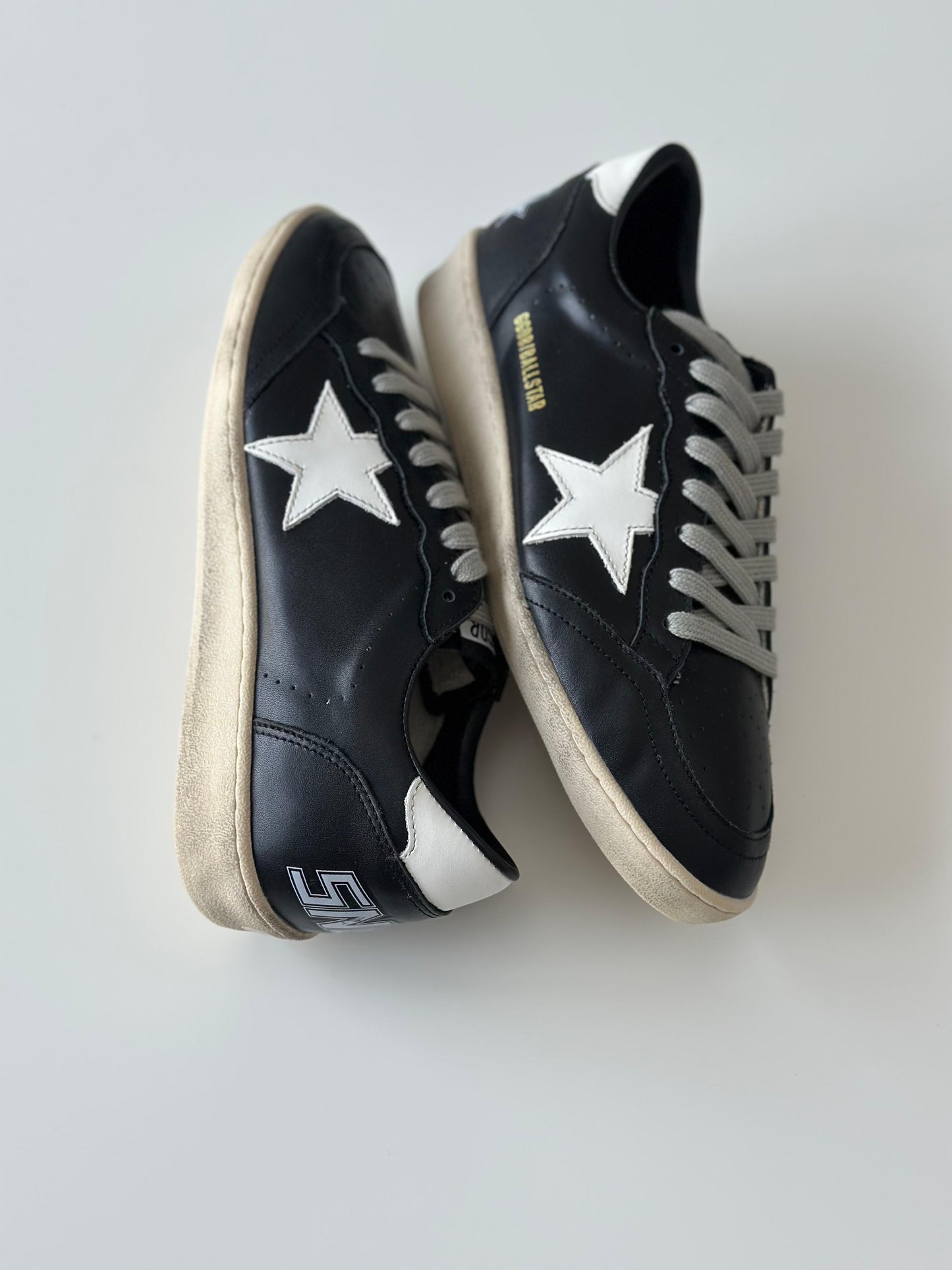 Men’s Jordan-Style Retro Sneakers – Red & Black High-Top (Copy)