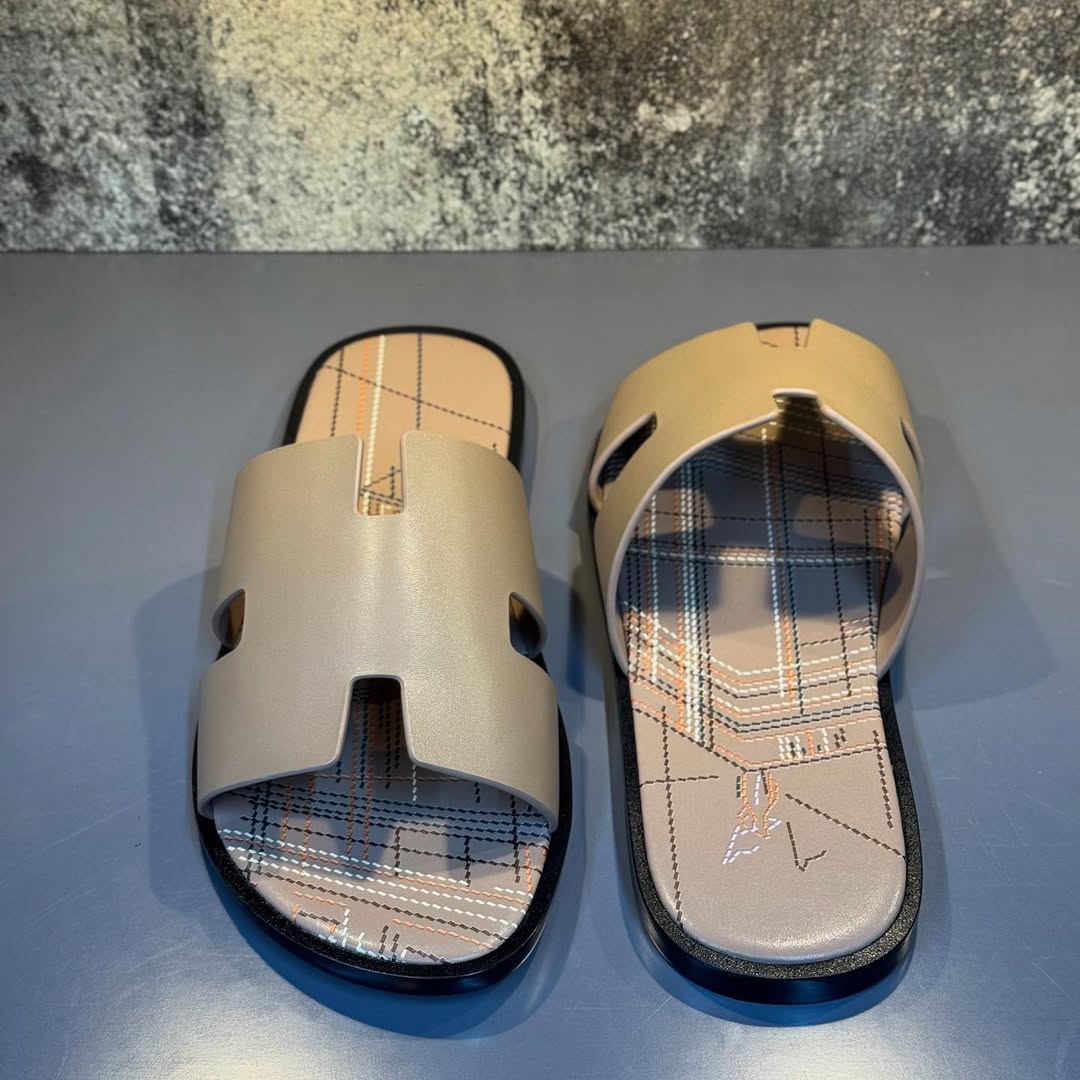 Hermes Lzmir Sandal Men's In White and Gray