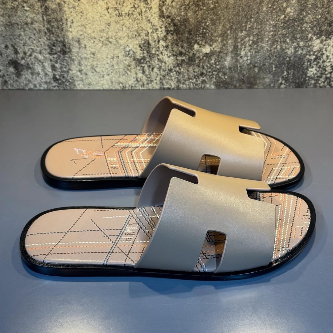 Hermes Lzmir Sandal Men's In White and Gray