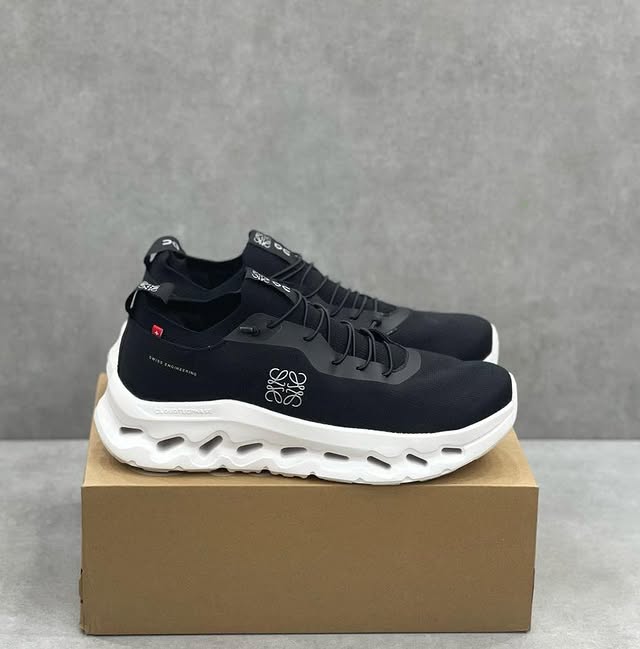 Loewe X On Running Black White